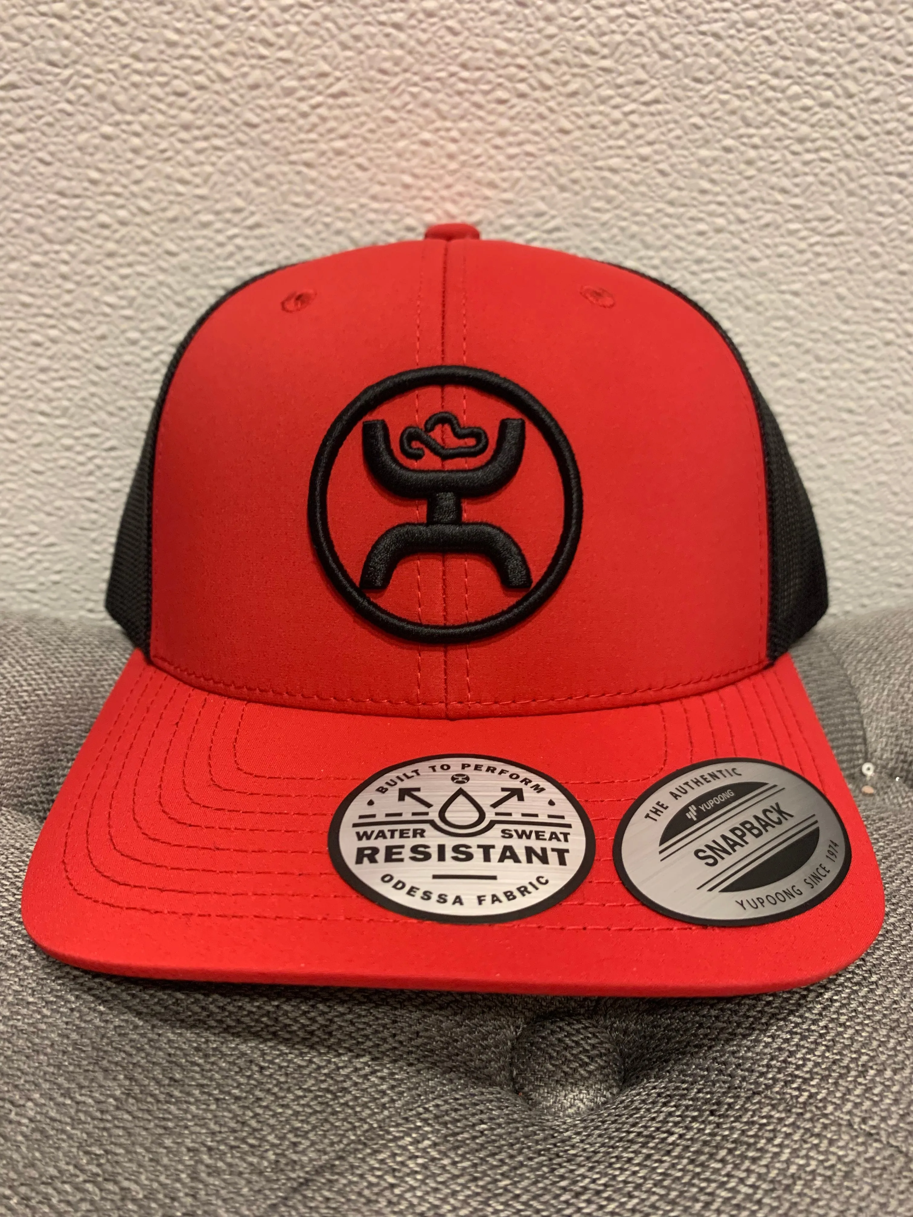 O Classic red/black Cap